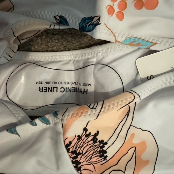 Pink And Floral Ruffle Buttoned Tankini - Picture 6 of 7